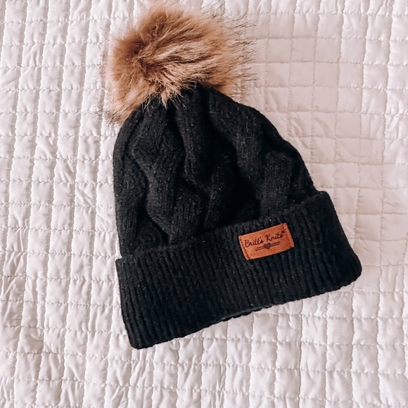 Accessories - black chunky beanie with fur pom